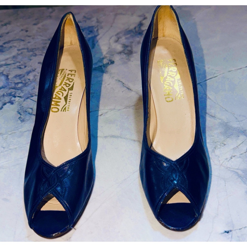 Vintage Salvatore Ferragamo Boutique Blue Leather Peep Toe Pumps 9 AA Italy